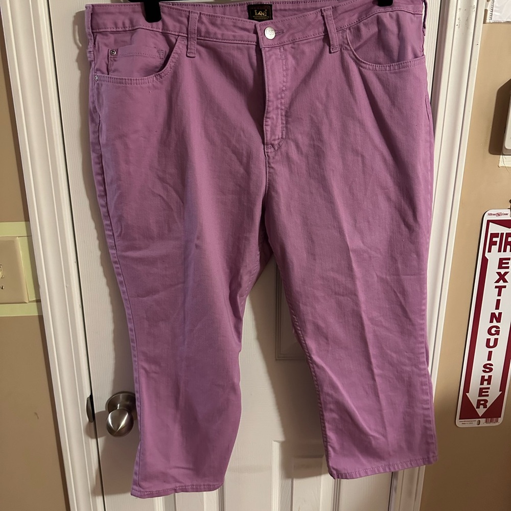 Lee Women's Cropped Pants in Purple